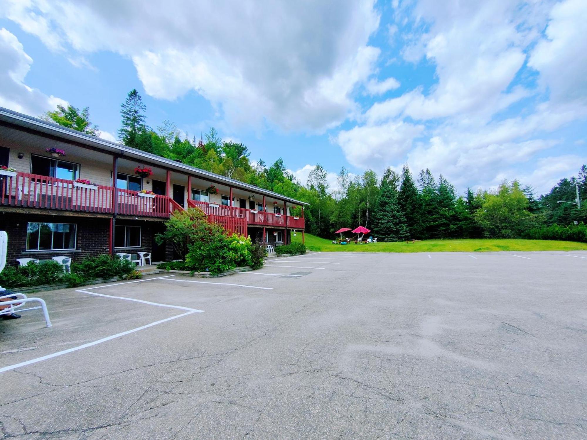Motel Le Radisson de Val-David Extérieur photo
