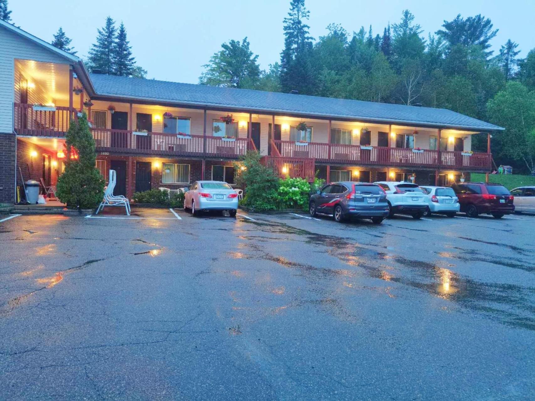 Motel Le Radisson de Val-David Extérieur photo